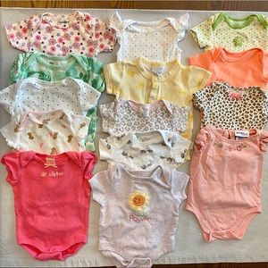Bundle of 14 onesies!!! 👶